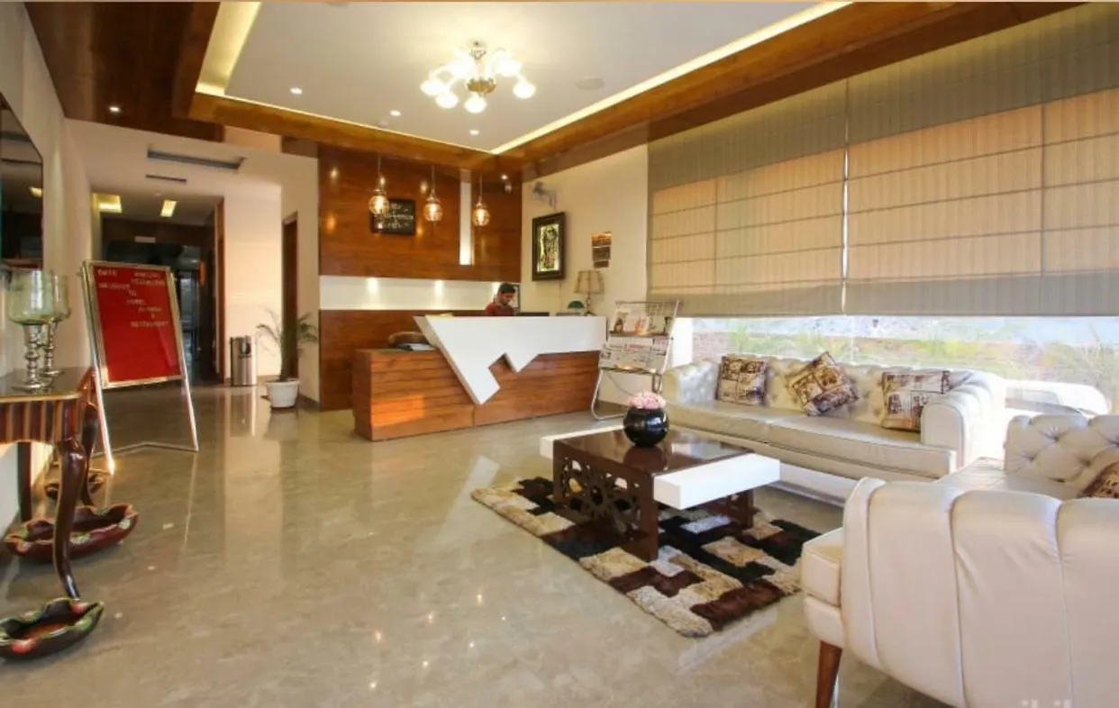 Al-Qasa Hotel Zirakpur 3*,